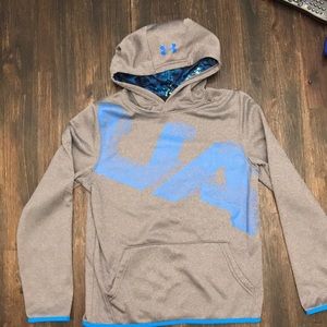 Boys Under Armour sweatshirt.